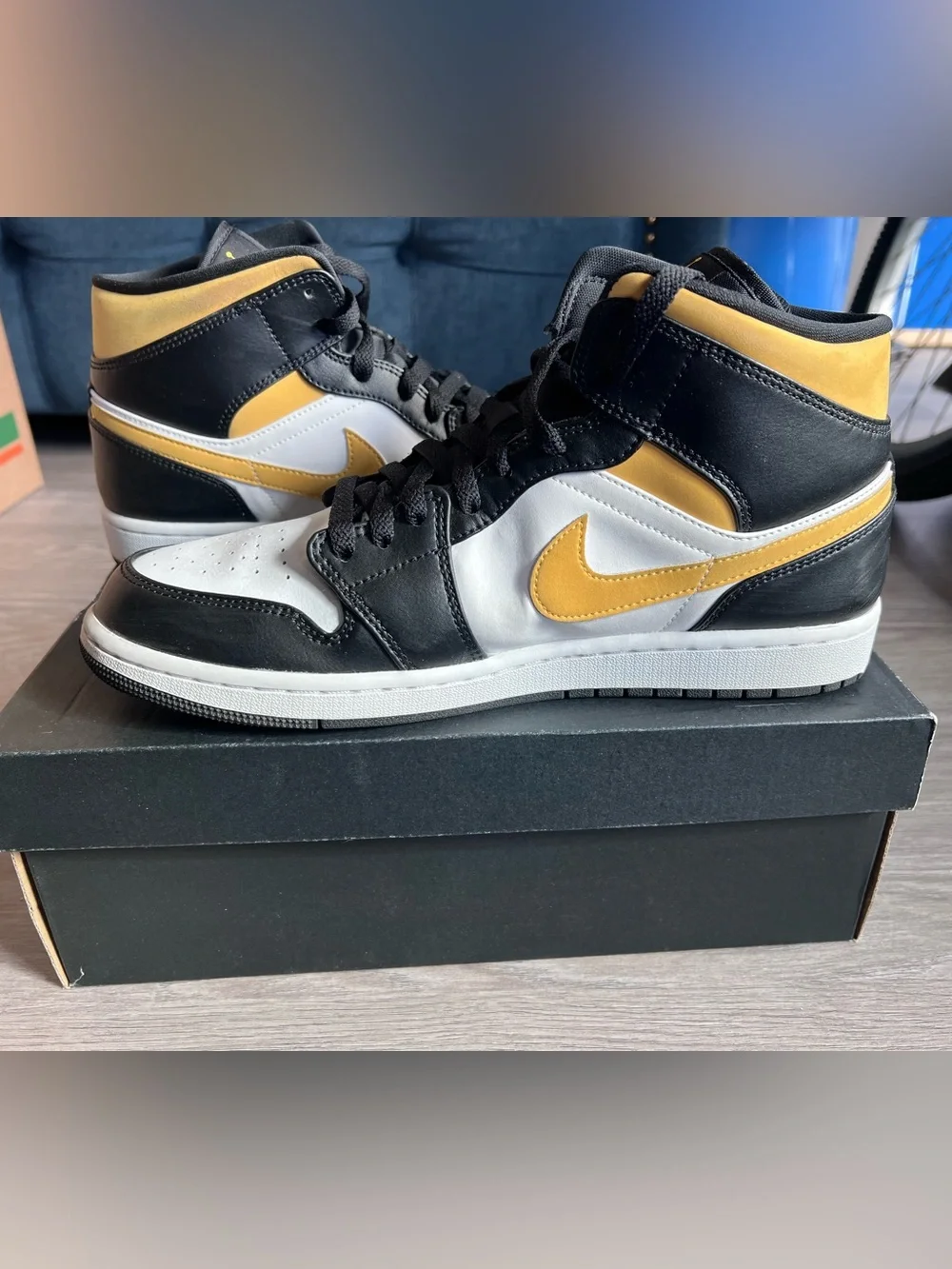 Jordan 1’s Mid — Black, Yellow and White - Picture 7 of 13